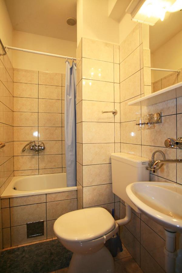 Apartment & Room Dinka, Krk Krk Town Dış mekan fotoğraf